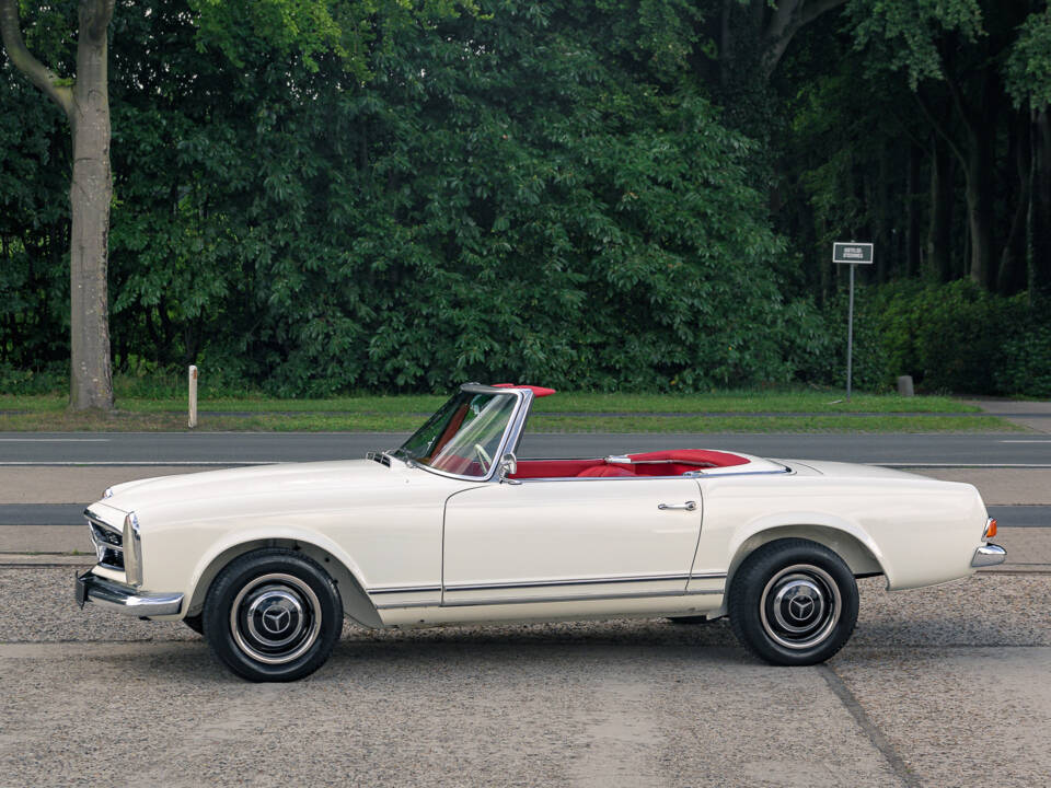 Image 10/60 of Mercedes-Benz 230 SL (1967)