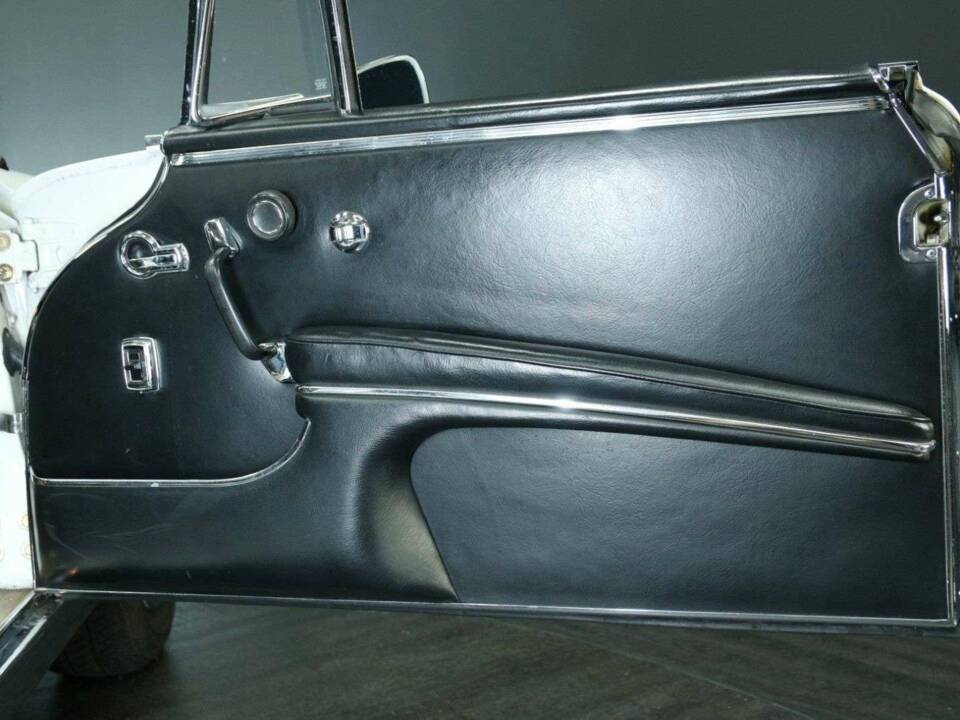 Imagen 29/50 de Mercedes-Benz 250 SE (1966)