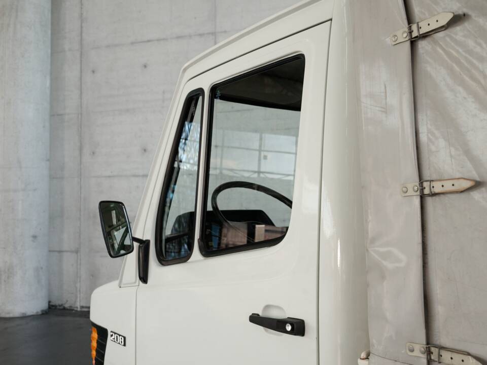 Image 16/43 of Mercedes-Benz T1 208 (1981)