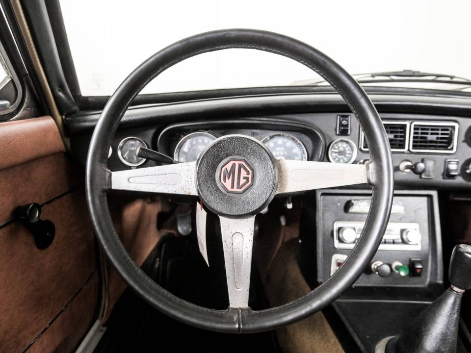 Bild 6/50 von MG MGB GT (1974)
