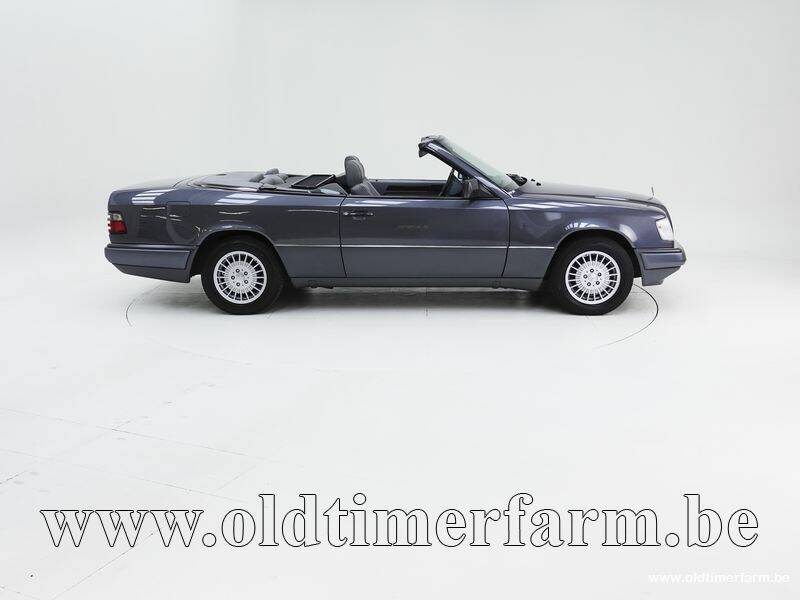 Image 6/15 of Mercedes-Benz E 220 (1995)