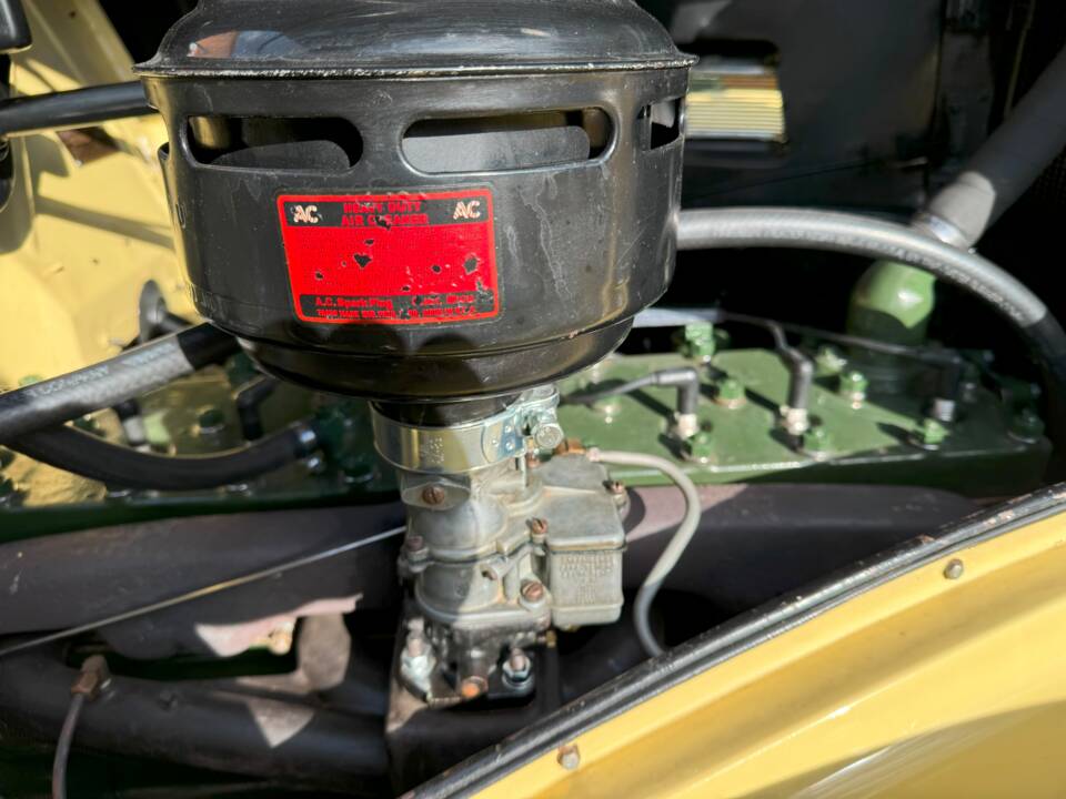 Image 33/75 of Packard One-Twenty (1936)