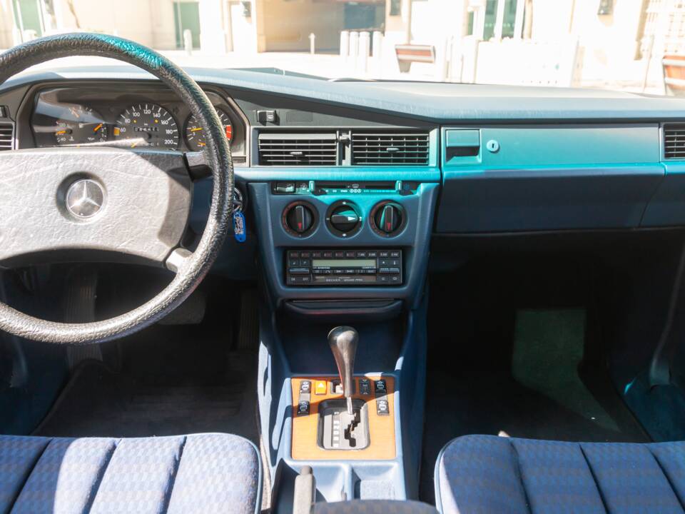 Imagen 56/69 de Mercedes-Benz 190 E (1988)
