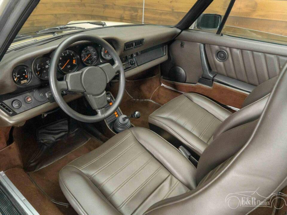 Image 2/19 of Porsche 911 SC 3.0 (1983)