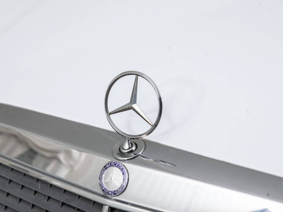 Image 23/50 of Mercedes-Benz 190 D (1986)