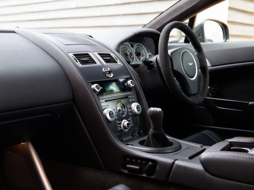 Bild 72/84 von Aston Martin V12 Vantage (2010)