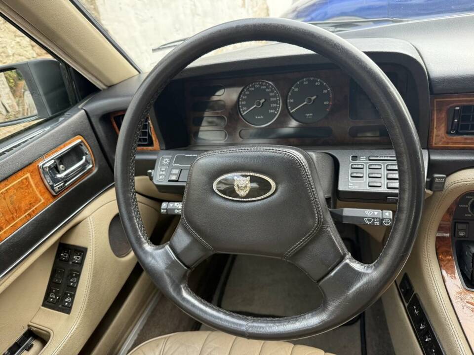 Bild 2/8 von Jaguar Sovereign 3.6 (1989)