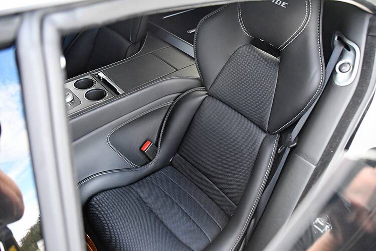 Image 35/50 of Aston Martin Rapide (2011)