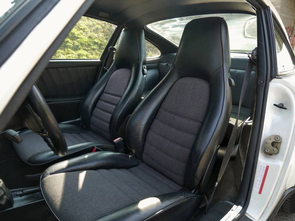 Bild 13/23 von Porsche 911 Carrera 3.2 (1985)