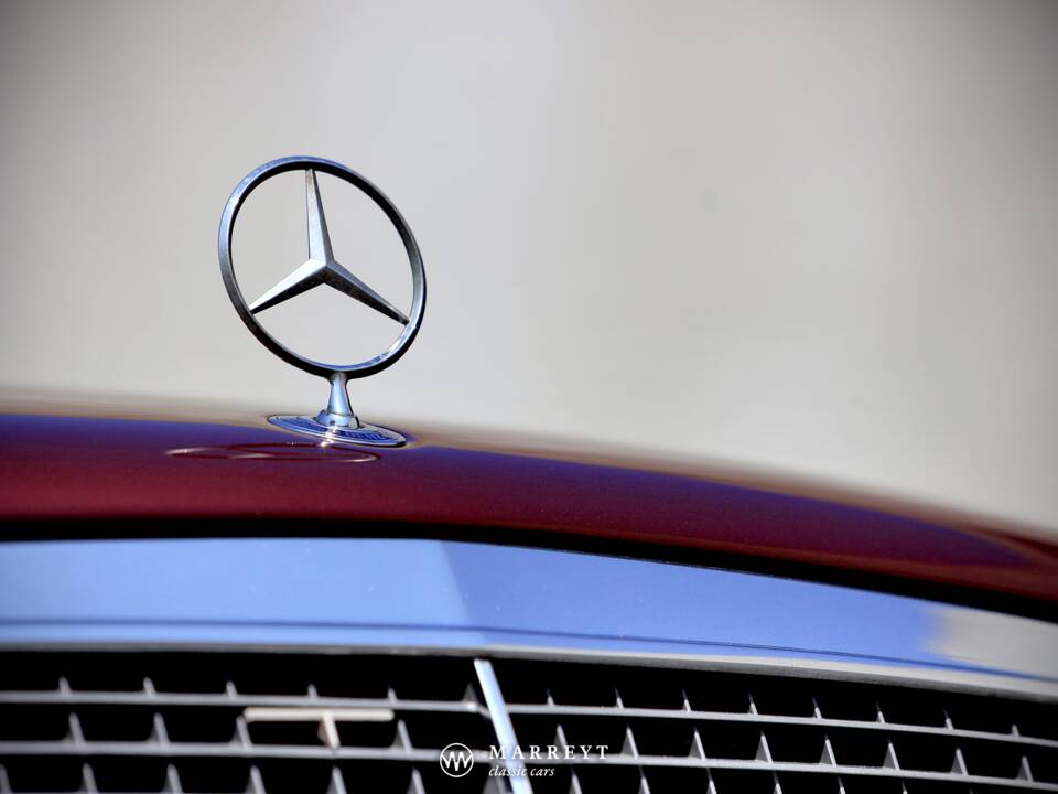 Bild 36/79 von Mercedes-Benz E 220 (1996)