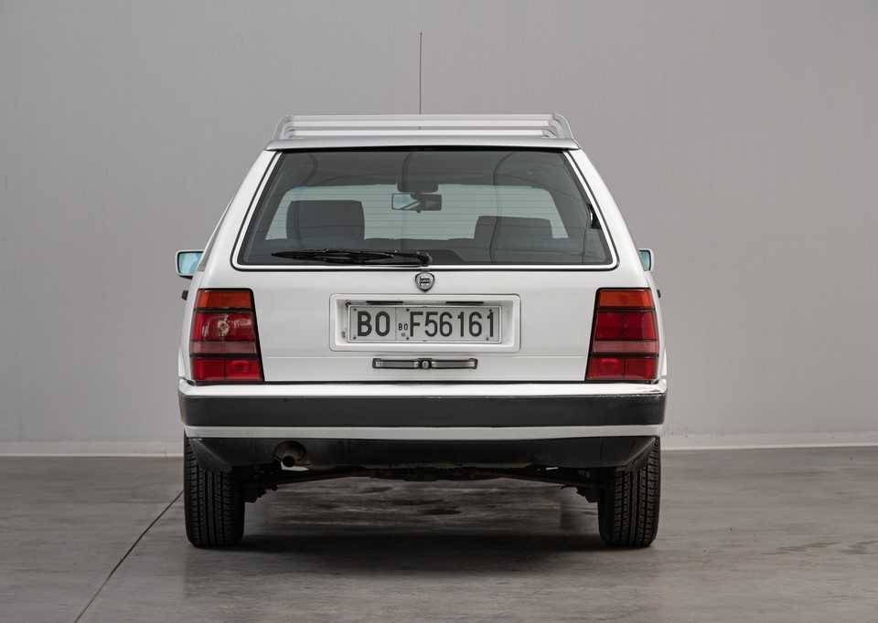 Imagen 10/28 de Lancia Thema Station Wagon 16V (1991)