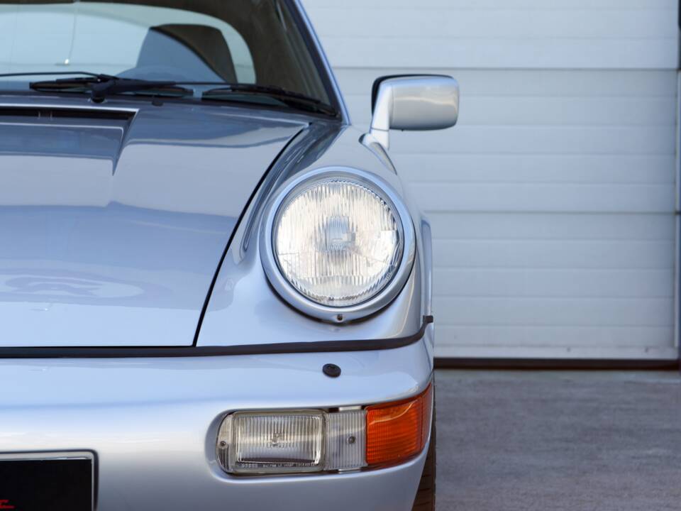 Image 16/46 of Porsche 911 Carrera 2 (1991)