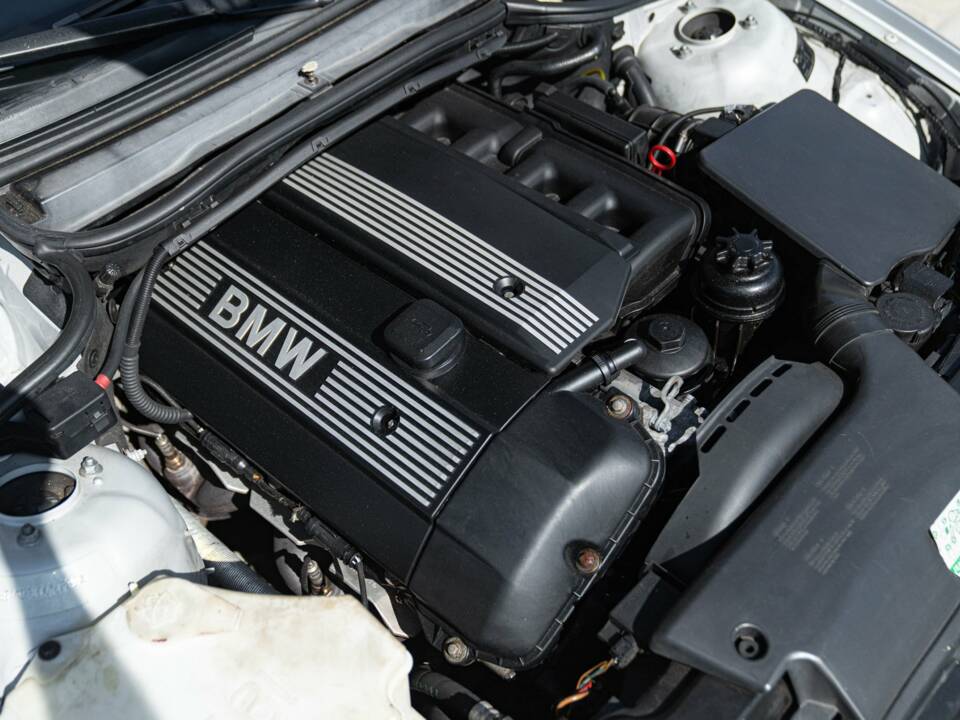 Image 47/50 of BMW 320Ci (2001)