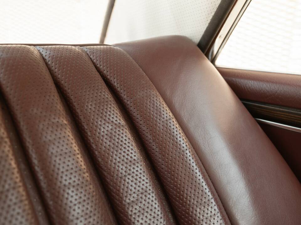 Image 22/34 of Mercedes-Benz 300 SEL 3.5 (1971)