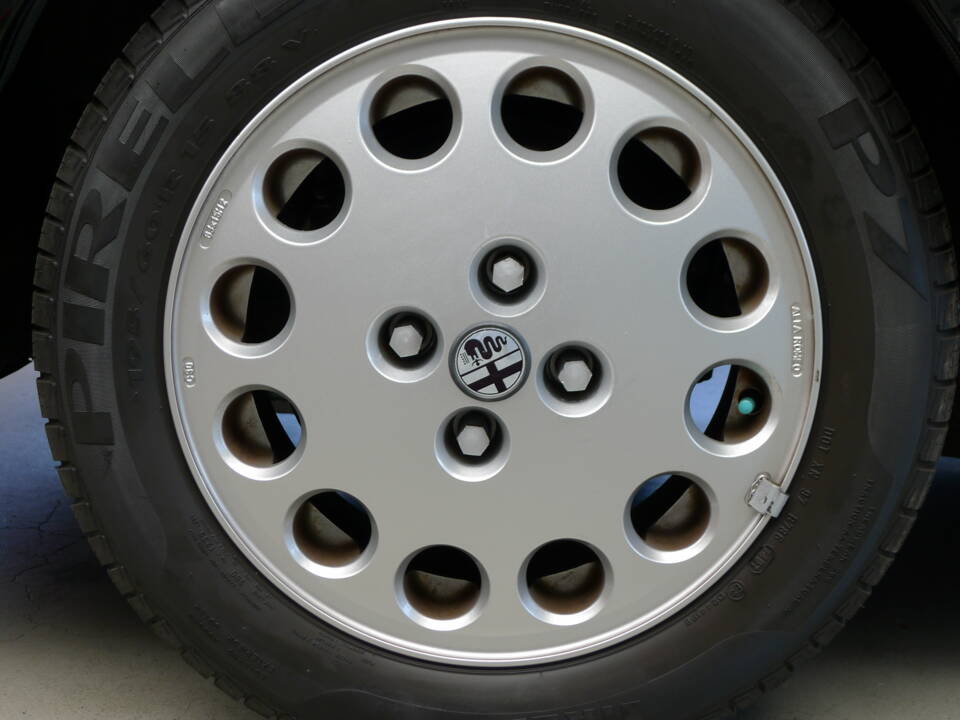 Imagen 24/34 de Alfa Romeo 2.0 Spider (1992)