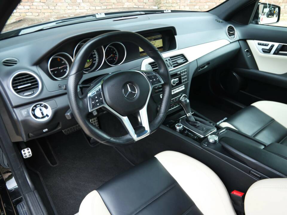 Image 44/50 of Mercedes-Benz C 63 AMG (2012)