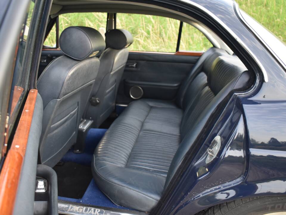Bild 25/37 von Jaguar XJ 6 4.2 (1972)