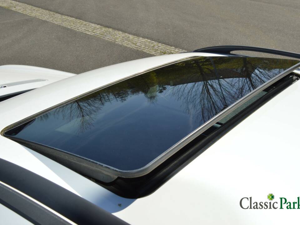 Image 31/50 of Mercedes-Benz E 500 T (2004)