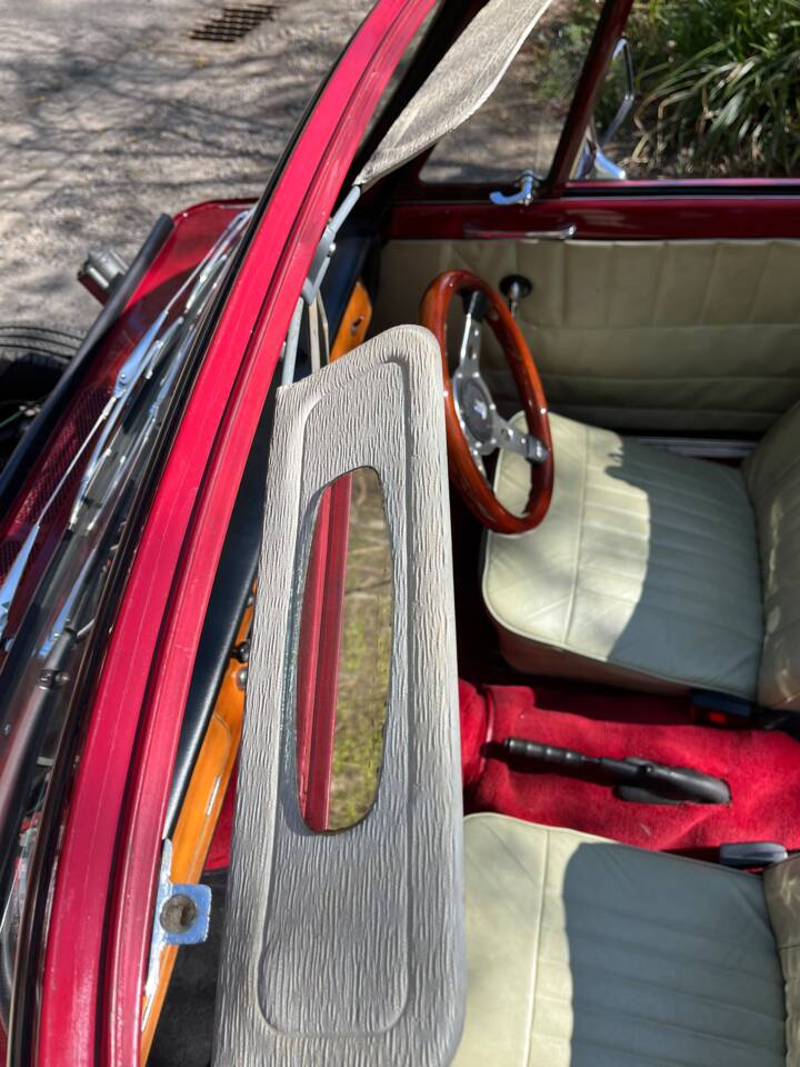 Image 26/50 of Triumph Herald 1200 (1965)