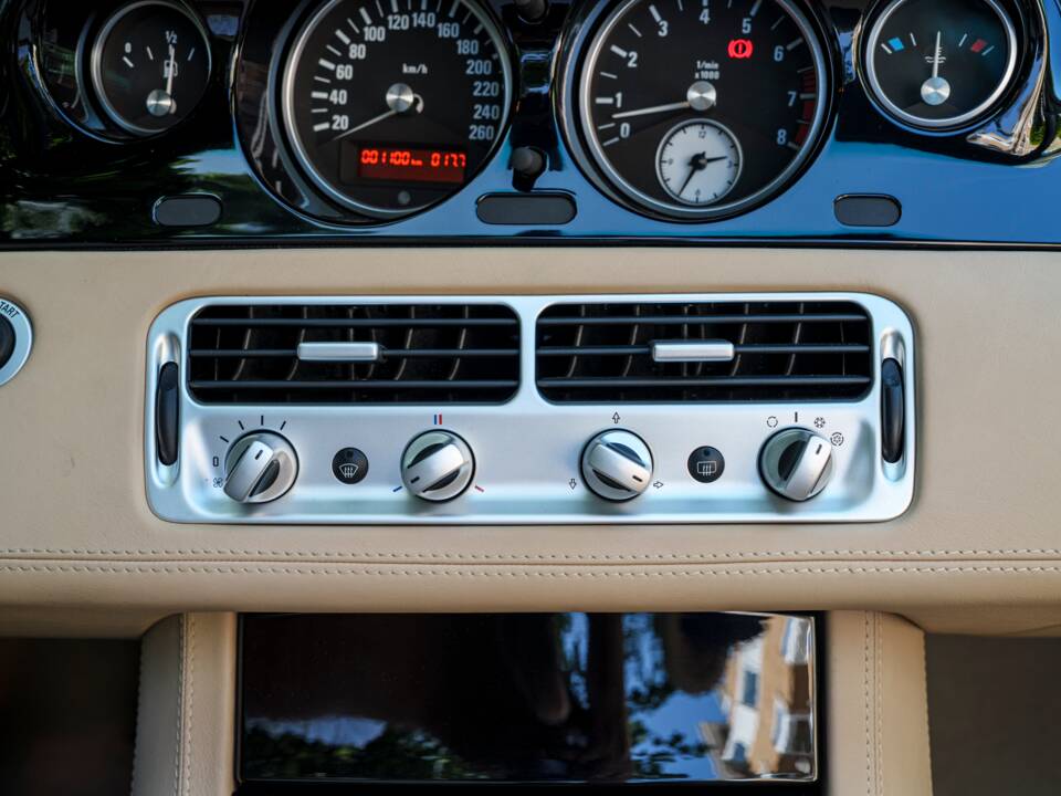 Image 21/30 of BMW Z8 (2003)