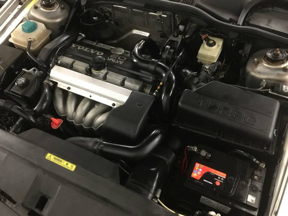 Image 4/11 of Volvo 850 T-5 (1996)