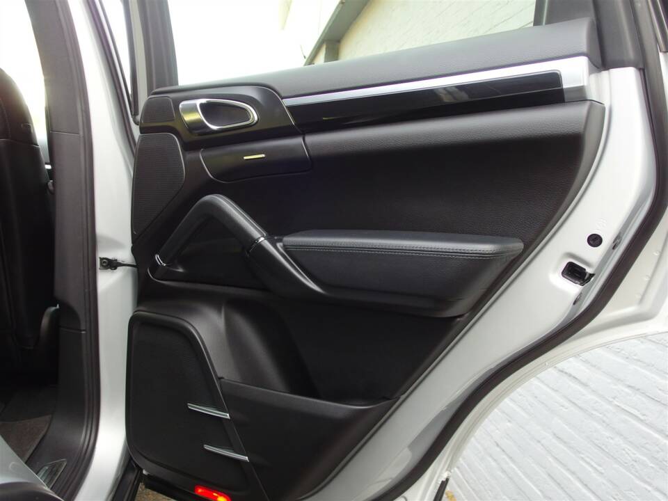 Image 78/98 of Porsche Cayenne S (2010)