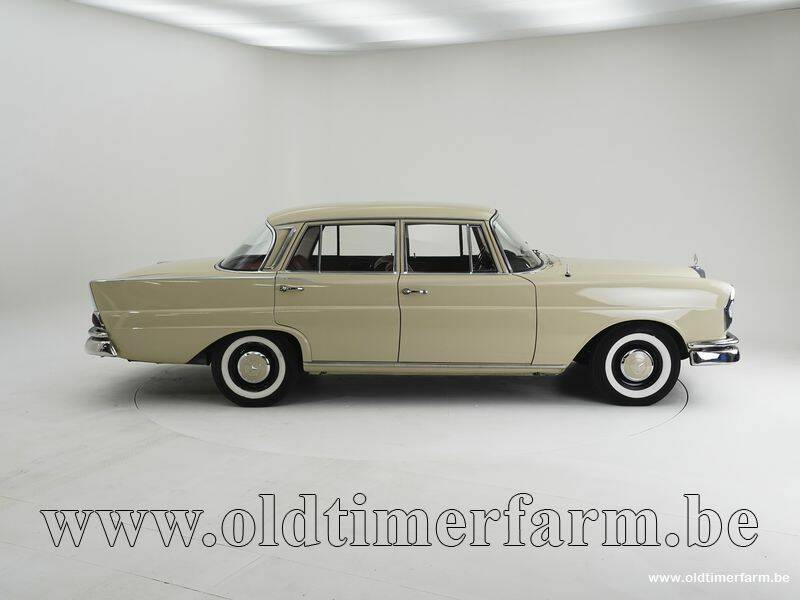 Image 6/15 of Mercedes-Benz 220 S b (1960)