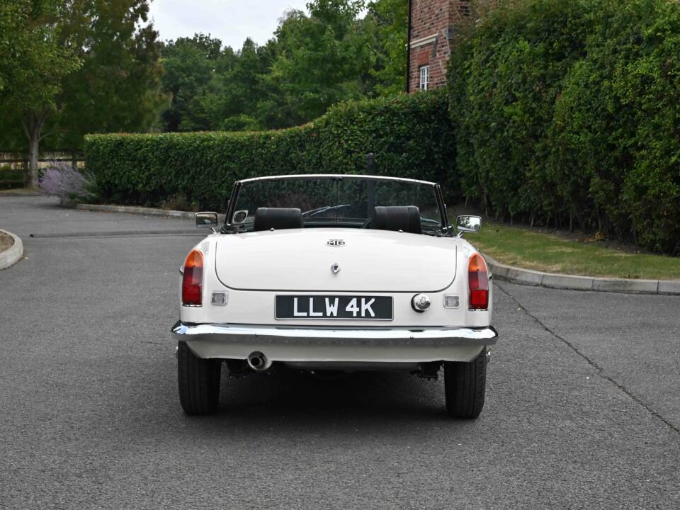 Image 7/50 of MG MGB (1972)
