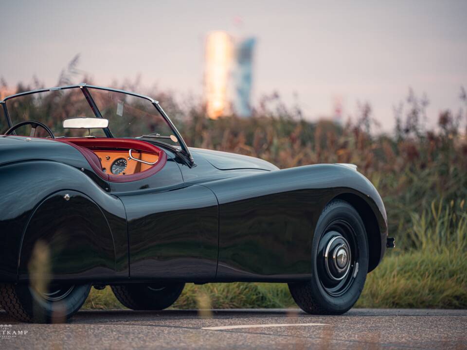 Image 6/20 of Jaguar XK 120 OTS (1950)