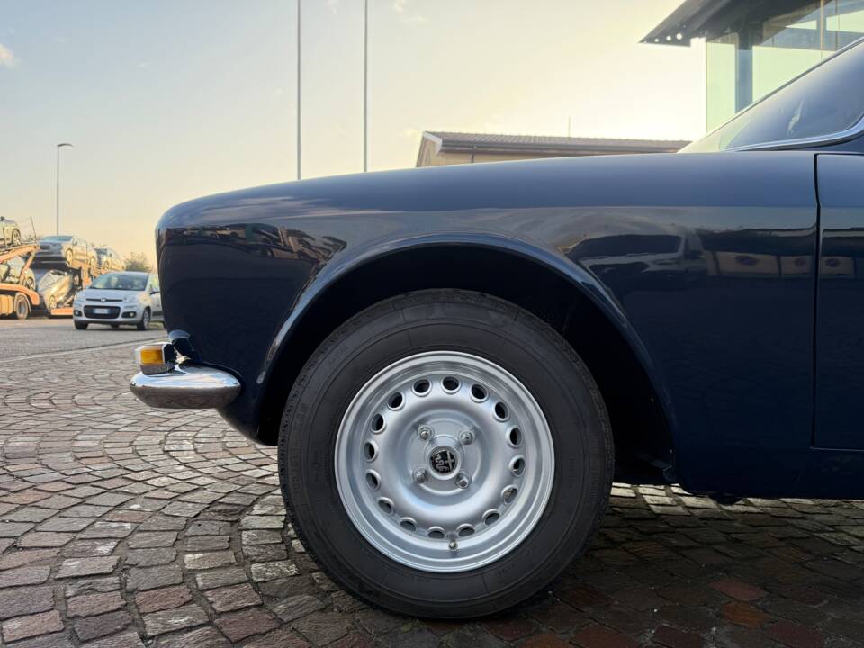 Image 5/27 of Alfa Romeo 1750 GT Veloce (1969)
