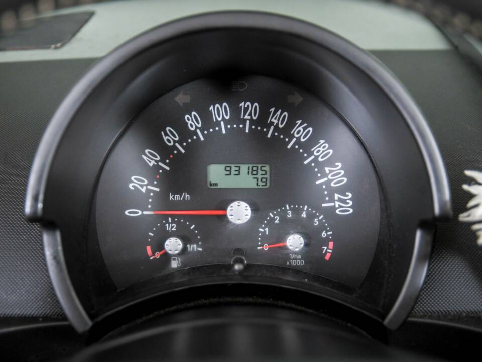 Image 19/50 de Volkswagen New Beetle 1.6 (2004)