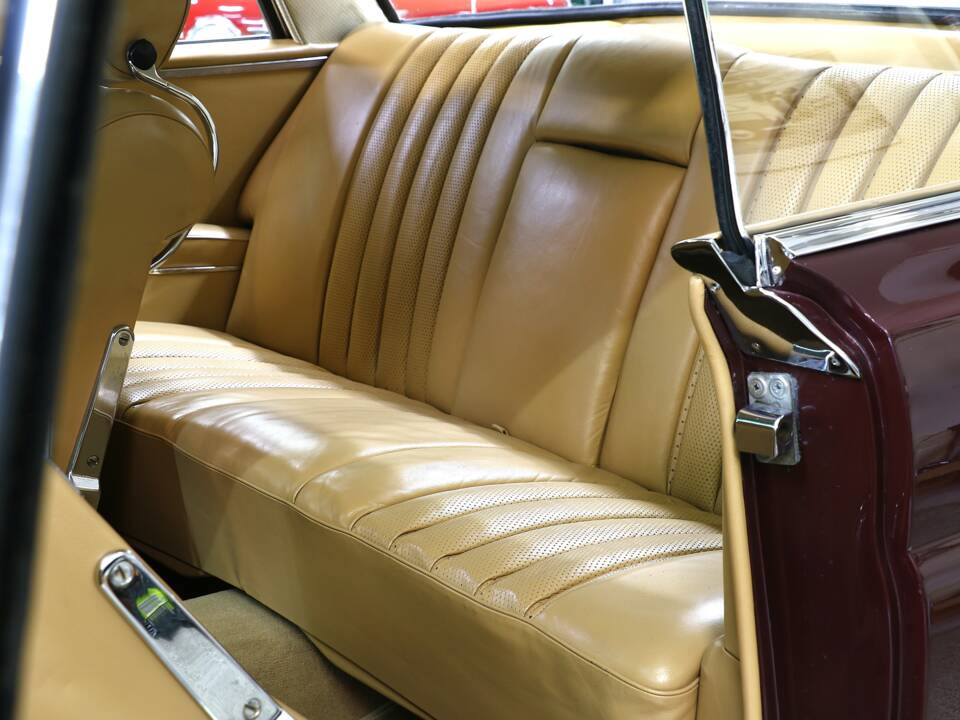 Bild 18/39 von Mercedes-Benz 220 SE b (1964)