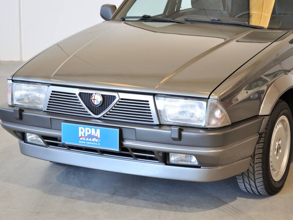 Bild 6/25 von Alfa Romeo 75 2.0 Twin Spark (1987)