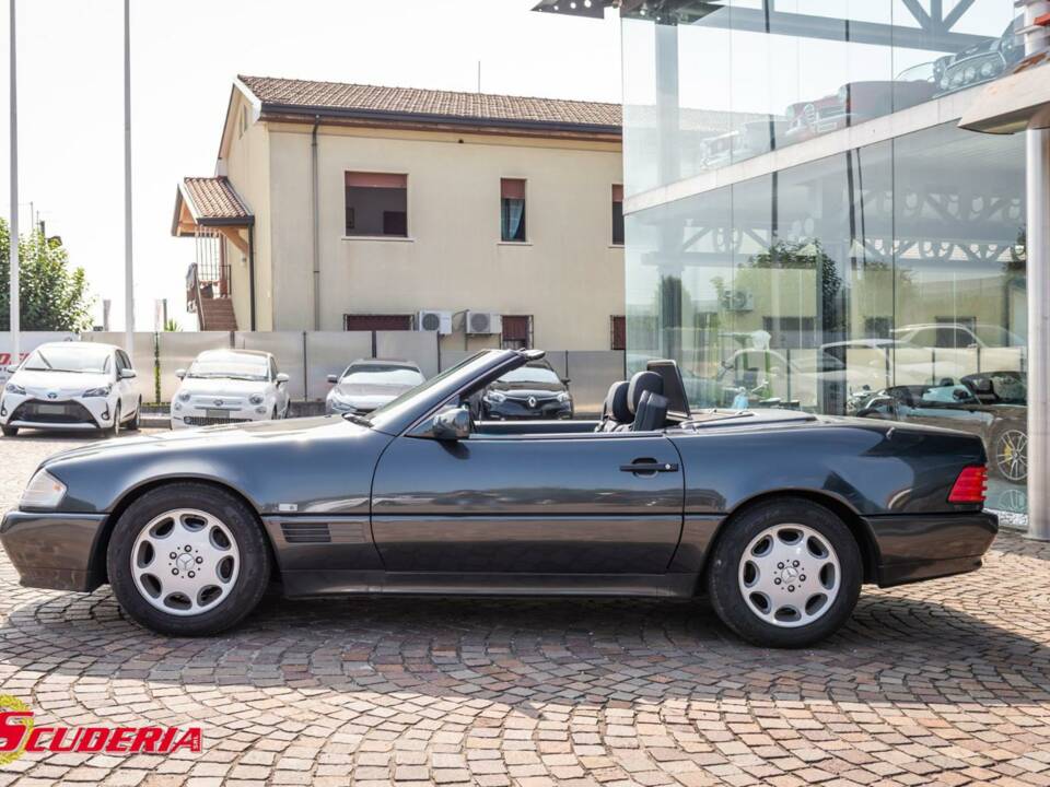 Image 10/18 of Mercedes-Benz 500 SL (1992)