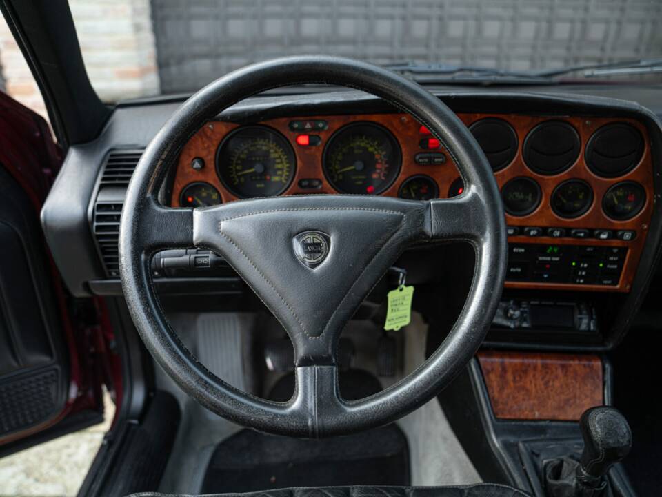 Imagen 44/50 de Lancia Thema 8.32 (1989)