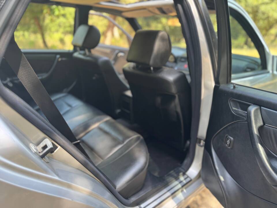 Image 28/36 of Mercedes-Benz C 43 AMG T (1998)