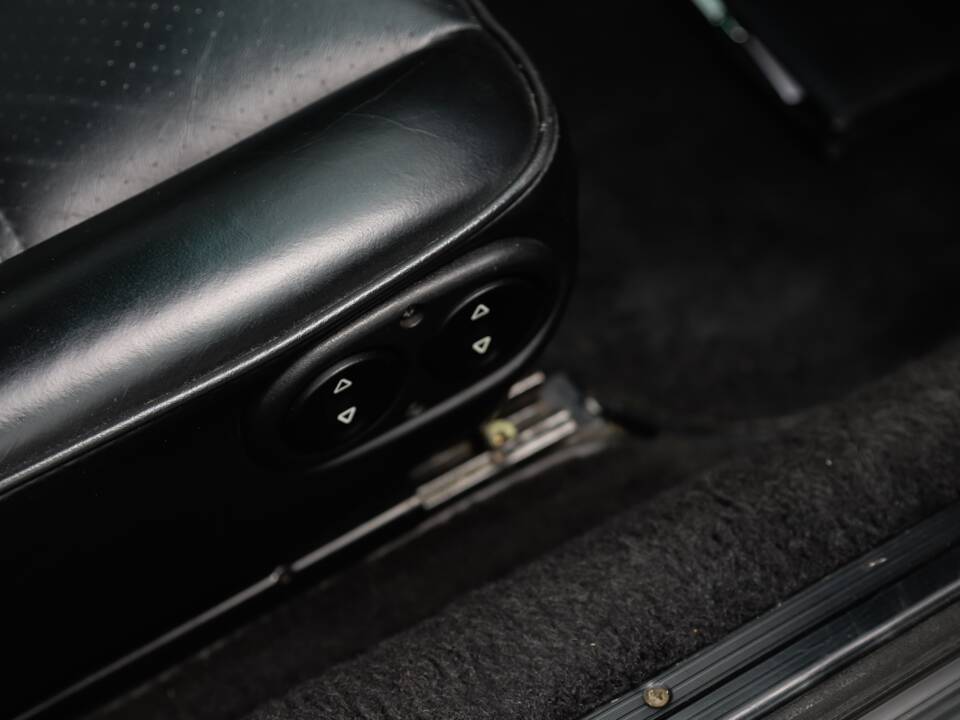 Image 42/108 de Porsche 911 Carrera 3.2 (1989)