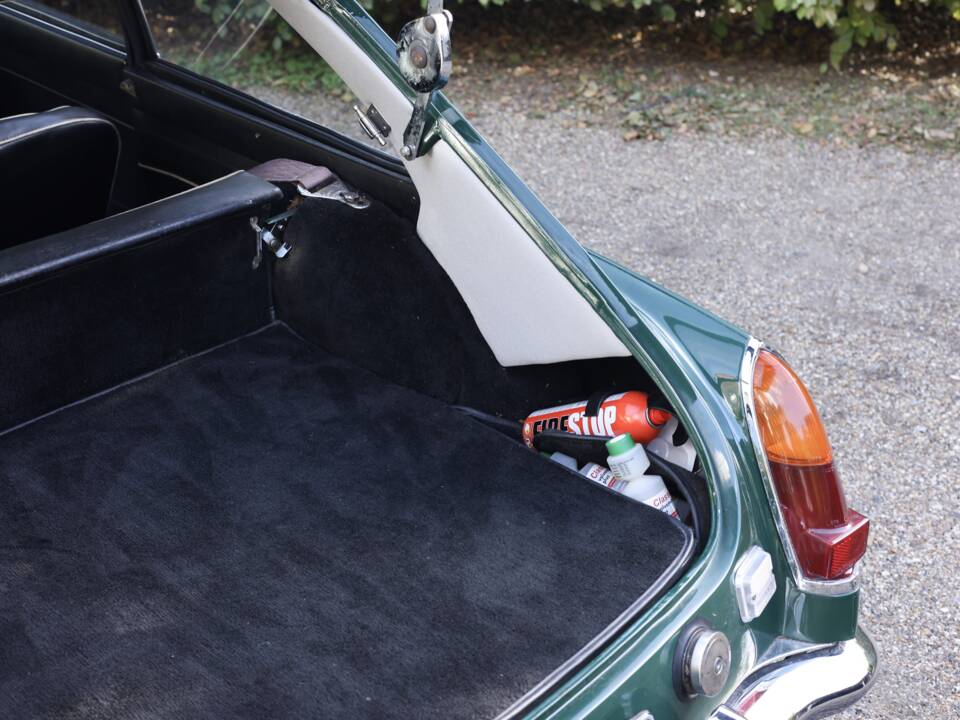 Bild 16/50 von MG MGB GT (1967)