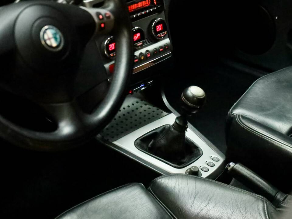Image 47/50 of Alfa Romeo 156 3.2 V6 GTA (2003)