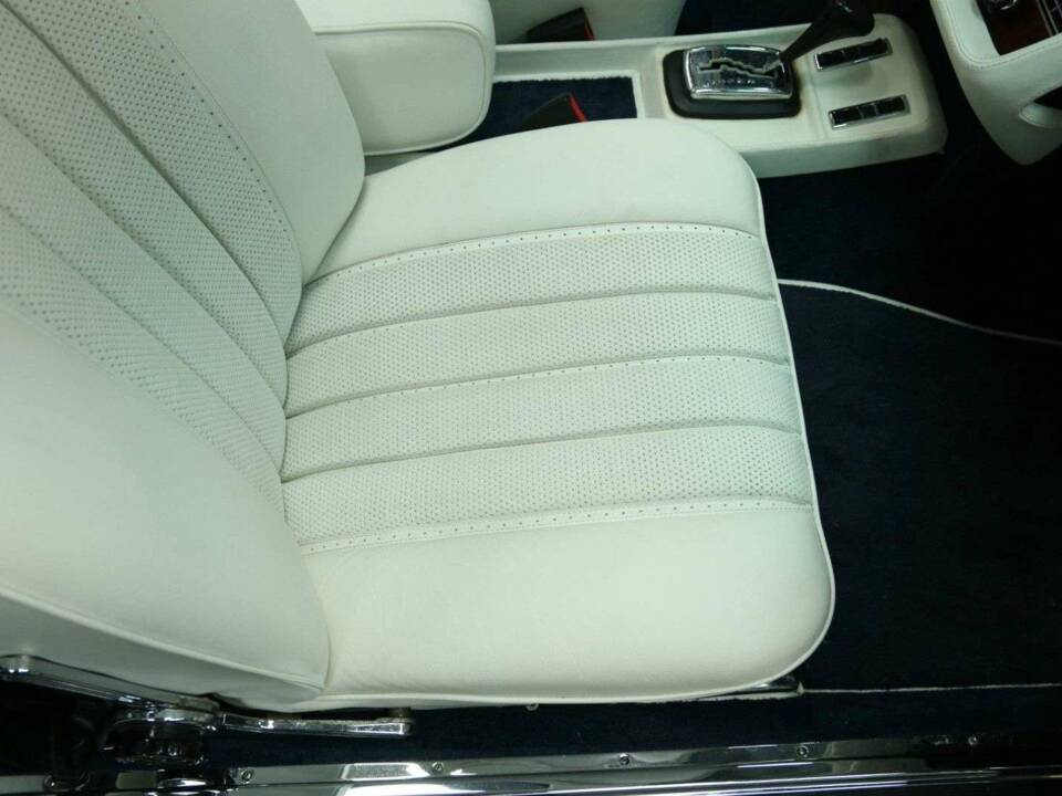 Image 31/50 of Mercedes-Benz 280 SE 3,5 (1971)
