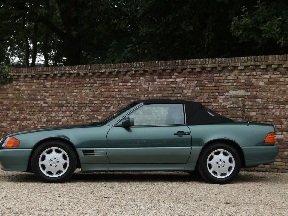 Image 8/50 of Mercedes-Benz 300 SL-24 (1992)