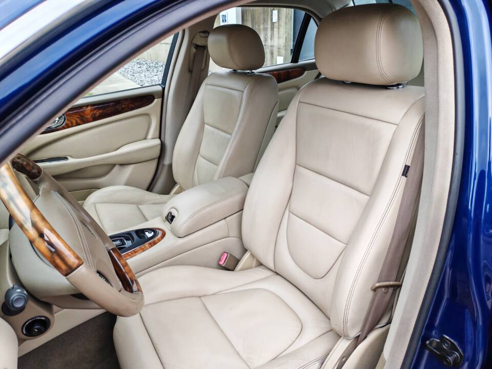 Bild 31/50 von Jaguar XJ 8 3.5 (2003)