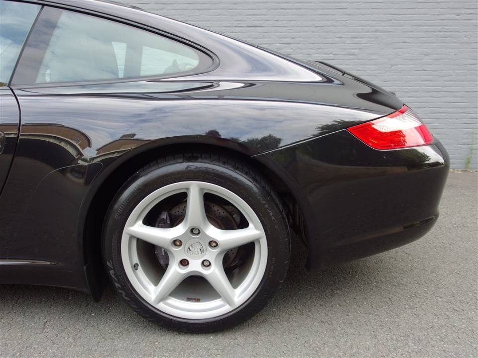 Immagine 21/74 di Porsche 911 Carrera (2005)