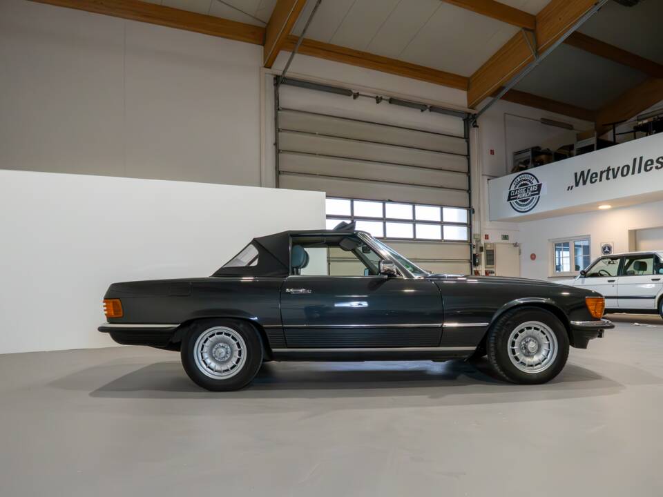 Image 7/32 of Mercedes-Benz 280 SL (1985)