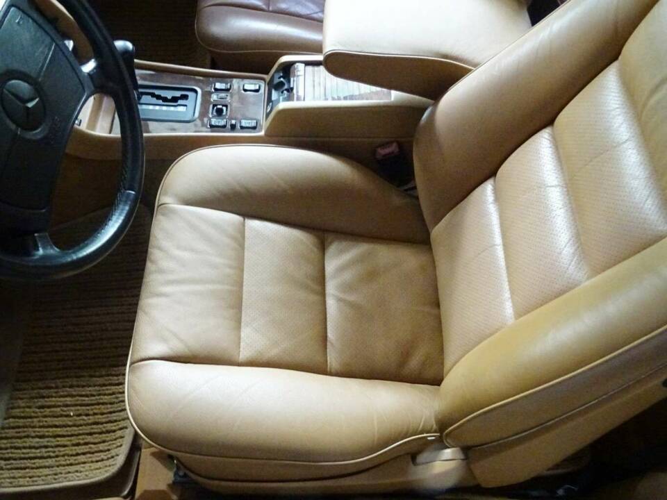 Image 9/19 of Mercedes-Benz 560 SEC (1991)