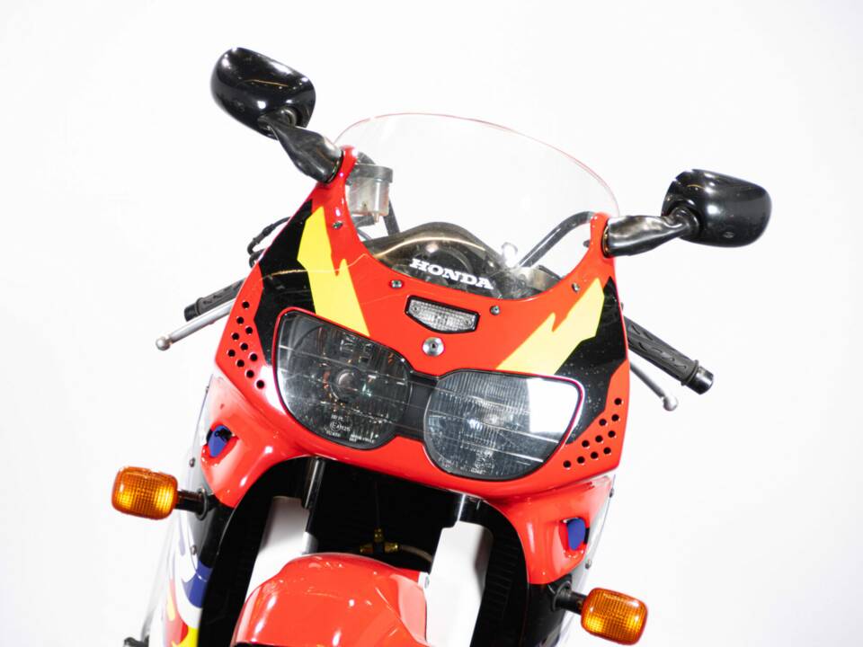 Immagine 35/50 di Honda CBR 900RR Fireblade (1996)