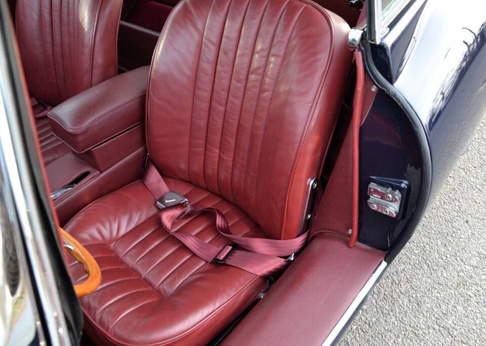 Afbeelding 23/32 van Jaguar E-Type 4.2 (1967)
