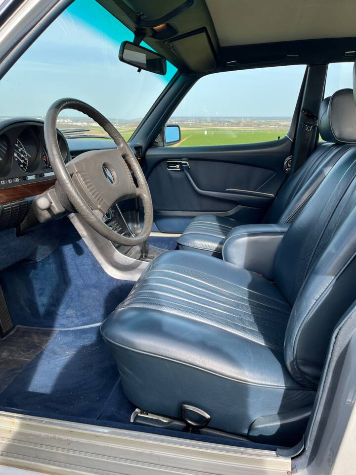 Image 10/17 de Mercedes-Benz 280 SE (1977)