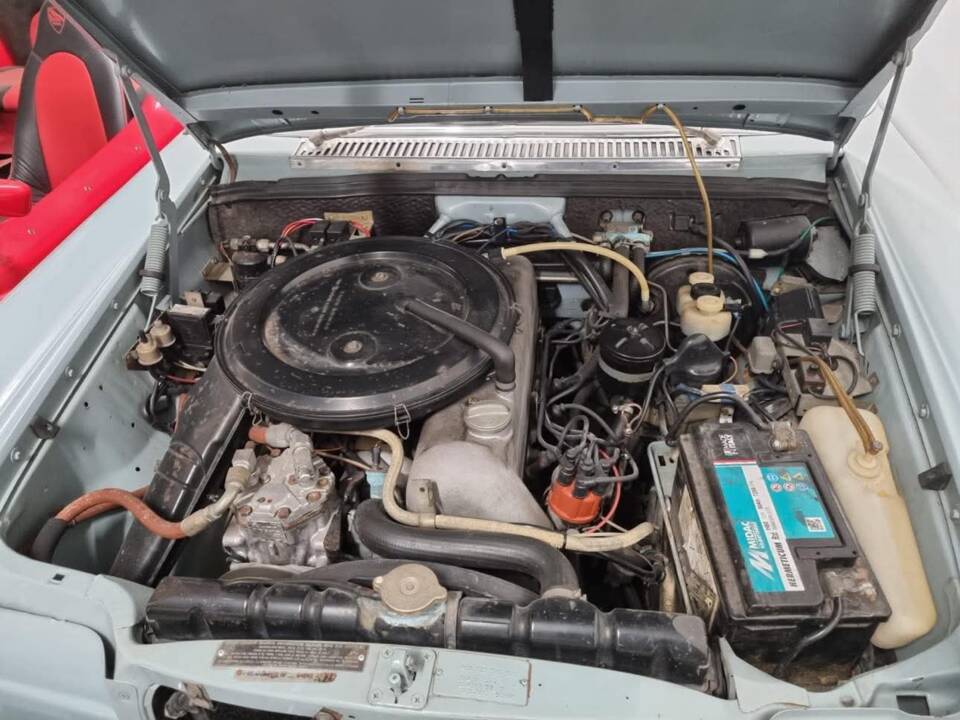 Image 21/32 of Mercedes-Benz 250 C (1972)