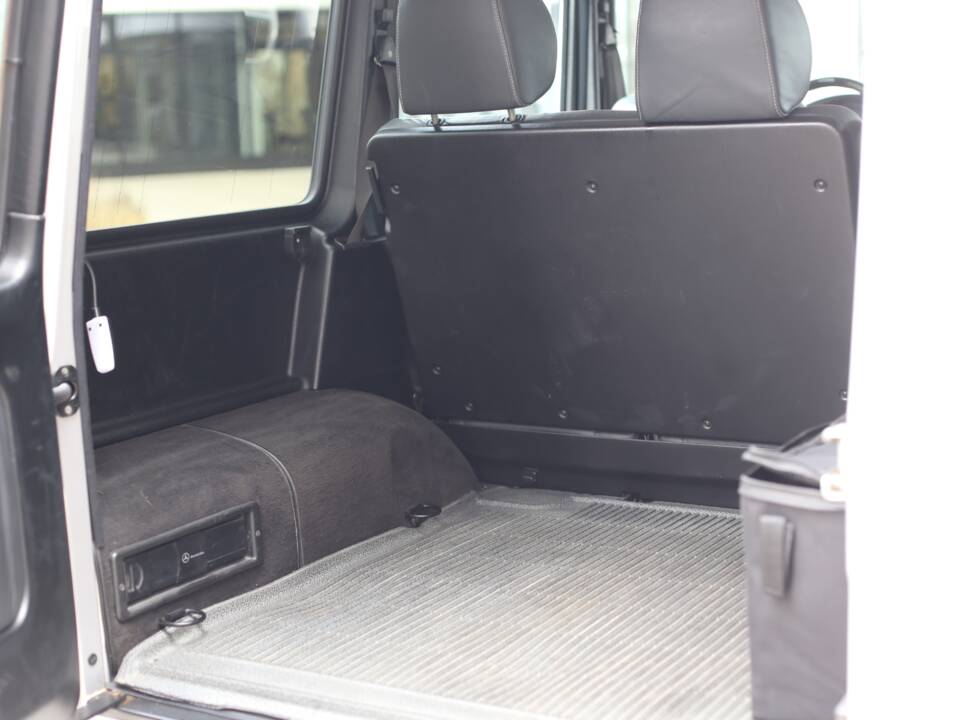 Image 17/64 of Mercedes-Benz G 400 CDI (LWB) (2004)